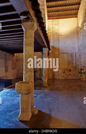 Beato bacino di pietra d'acqua. Chiesa di la Sang. Llíria, Valencia. Comunitat Valenciana. Spagna. Foto Stock