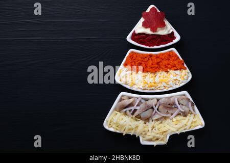 Insalata tradizionale russa con aringhe e verdure Foto Stock