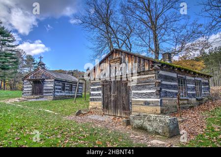 Il Paul Appleby Blacksmith Shop e la Vodrey Chapel nel Pioneer Village al Beaver Creek state Park situato a East Liverpool, Ohio. Foto Stock