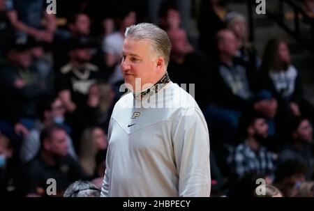 20 dicembre 2021: Purdue Boilermakers capo allenatore Matt Painterin la 2nd metà del gioco tra i Verbiti incarnati e i Purdue Boilermakers alla Mackey Arena a West Lafayette, Indiana. Credito obbligatorio: Sandra Dukes/CSM. Foto Stock