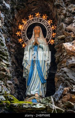 Replica della grotta presso il Santuario della Signora di Lourdes nel Convento dei Concepcionistas. Viveiro, Lugo, Galizia, Spagna, Europa Foto Stock