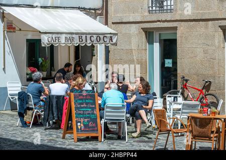 Cafe bar Bicoca a Rua das Casas Reais strada nella città vecchia, Santiago de Compostela, patrimonio dell'umanità dell'UNESCO, Galizia, Spagna. Foto Stock