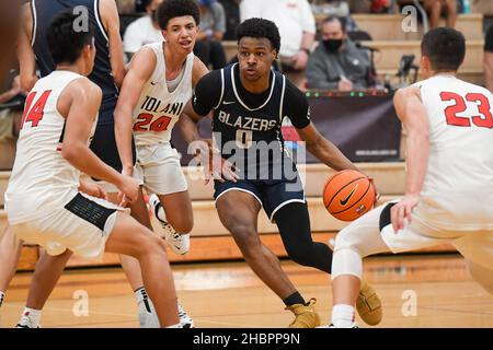 Honolulu, Hawaii, USA. 20th Dic 2021. LA guardia DEI TRAILBLAZERS DEL SIERRA CANYON BRONY JAMES (0) segna un totale di 4 punti durante la loro vittoria 66-49 su IOLANI RAIDERS ospite durante IL TORNEO CLASSICO IOLANI, la palestra Iolani High School Gym, Honolulu, Hawaii. (Credit Image: © Steven Erler/ZUMA Press Wire) Foto Stock