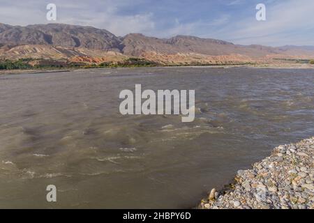 Fiume Zeravshan vicino Penjikent, Tagikistan Foto Stock