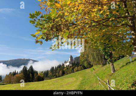 Schloss Moosham in Unternberg im Lungau - Österreichherrlicher Herbst Foto Stock