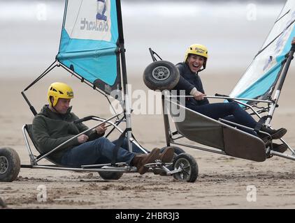 Revisione dell'anno 2021. Foto di archivio datata 26/05/21 del Duca e della Duchessa di Cambridge che si aggirano sulla spiaggia di St Andrews. Data di emissione: Martedì 21 dicembre 2021. Foto Stock