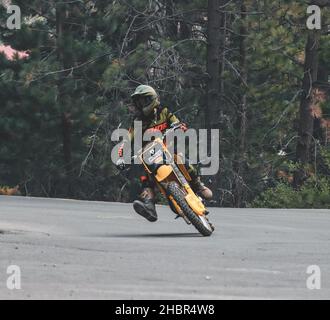 INCLINE VILLAGE, STATI UNITI - Sep 01, 2021: Un giro veloce in moto a Lake Taho, Incline Village, Stati Uniti Foto Stock