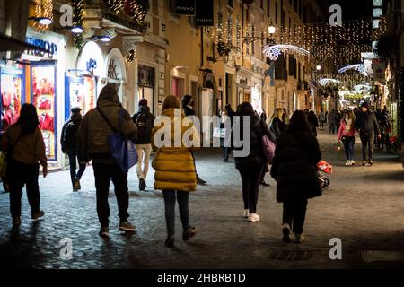Roma, Italia. 20th Dic 2021. Atmosfera natalizia a Roma. (Credit Image: © Andrea Ronchini/Pacific Press via ZUMA Press Wire) Foto Stock