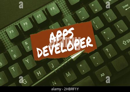 Didascalia di testo Presentazione di Apps Developer. Business idea artista grafico Software Programmatore ed analisti Esperti che entrano nuovo concetto di chiave di prodotto, digitando Foto Stock