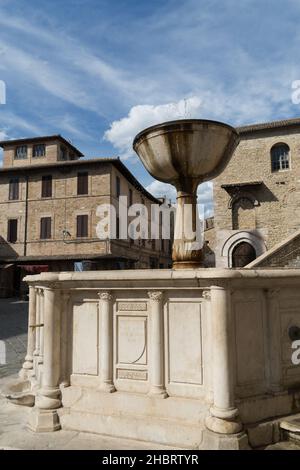 Piazza Silvestri, Fontana, Città Vecchia, Bevagna, Umbria, Italia, Europa Foto Stock