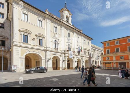 Piazza Vittorio Emanuele II, Centro storico; Rieti, Lazio, Italia, Europa Foto Stock