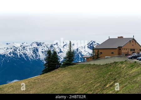 L'edificio contro Hurricane Ridge, il Washington's Olympic National Park, Washington state. Foto Stock