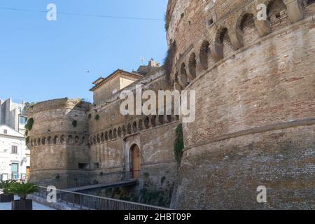 Piazza Barbacani, Castello di Caldoresco, vasto, Abruzzo, Italia, Europa Foto Stock