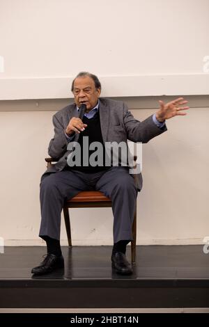 Andrew Young, 89, politico, attivista e stretto confidente di Martin Luther King Jr., parla alla Detroit Charter School nel dicembre 2021. Foto Stock