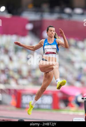 Alina Rotaru-Kottmann partecipa ai Giochi Olimpici di Tokyo 2020 nella disciplina del salto a lungo. Foto Stock