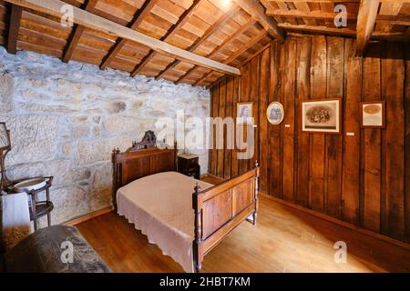 La casa dove visse il famoso scrittore portoghese del 19th secolo Camilo Castelo Branco. Friume, Ribeira de pena. Tras os Montes, Portogallo Foto Stock