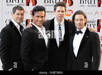 Carlos Marin (2nd da sinistra) morto il 19th dicembre 2021 fotografato con il Divo in arrivo per i Classical Brit Awards 2011, Royal Albert Hall, Londra. REGNO UNITO Foto Stock