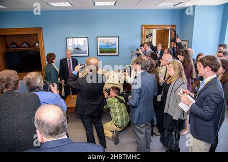 Il senatore DEGLI STATI UNITI Susan Collins incontra Merrick Garland ca. 5 aprile 2016 Foto Stock