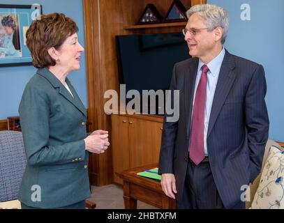 Il senatore DEGLI STATI UNITI Susan Collins incontra Merrick Garland ca. 5 aprile 2016 Foto Stock