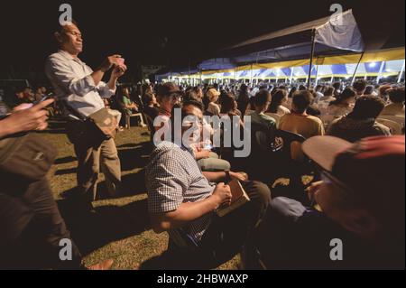 LA CARLOTA CITY, FILIPPINE - 01 marzo 2019: Le persone che partecipano al meeting evangelistico religioso cristiano di risveglio tenda, Isole Filippine Foto Stock