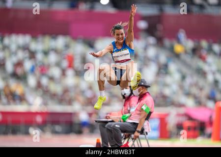 Alina Rotaru-Kottmann partecipa ai Giochi Olimpici di Tokyo 2020 nella disciplina del salto a lungo. Foto Stock