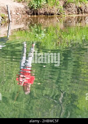 Upper Saddle River - 01-MAY- Annual Fishing Derby - 64151 - Little boy, un'altra cattura. FOTO DI JIM DELILLO Foto Stock