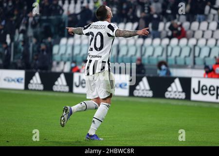 Torino, Italia. Il 21 dicembre 2021 Federico Bernardeschi della Juventus FC festeggia, dopo aver segnato il secondo gol della sua squadra durante la Serie, una partita tra Juventus FC e Cagliari Calcio allo Stadio Allianz il 21 dicembre 2021 a Torino. Foto Stock