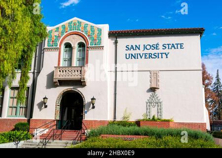 Cartello della San Jose state University all'ingresso del campus SJSU - San Jose, California, USA - 2021 Foto Stock