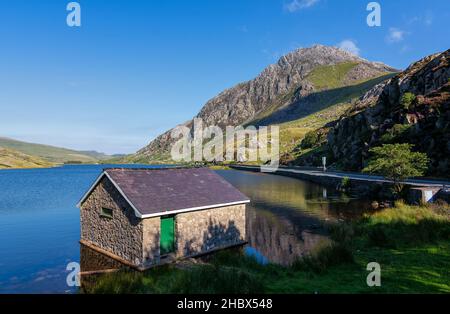 La bella Llyn Ogwen a Snowdonia Galles del Nord. Foto Stock