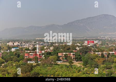 Vista panoramica di Islamabad da Shakarparian Hills, Pakistan Foto Stock