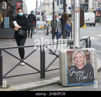 MARINE LE PEN ALLEGRO POSTER DI AUGURI DI NATALE Foto Stock