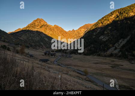 Otoño en Andorra, un paseo por el Vall d'Incles y por los alrededores de AINA Foto Stock