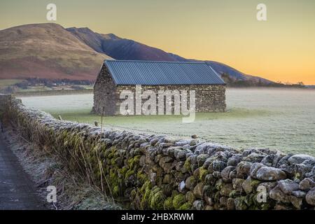 Il cerchio di pietra a Castlerigg si trova vicino a Keswick in Cumbria, Inghilterra nord-occidentale. Uno dei circa 1.300 cerchi di pietra nelle Isole britanniche e BRI Foto Stock