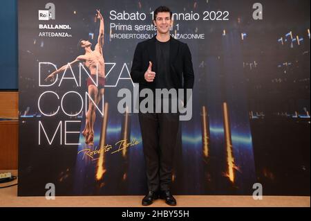 Milano, Italia. 22nd Dic 2021. Milano - Presentazione del programma RAI1 'danza con me' con Roberto bolle Credit: Independent Photo Agency/Alamy Live News Foto Stock