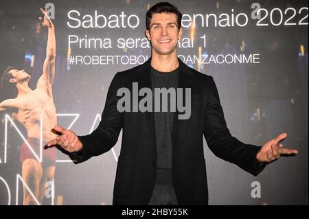 Milano, Italia. 22nd Dic 2021. Milano - Presentazione del programma RAI1 'danza con me' con Roberto bolle Credit: Independent Photo Agency/Alamy Live News Foto Stock