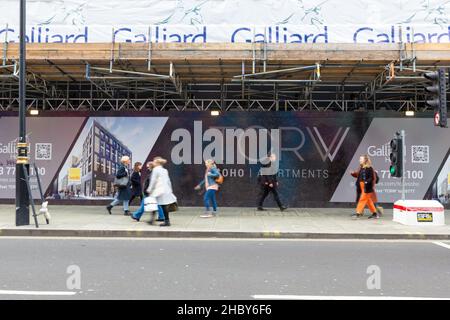 TCSR, fronte negozio vacante, lavori di costruzione, appartamenti soho, case gallliard, Oxford Street, londra, regno unito Foto Stock