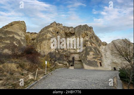 Museo all'aperto di Goreme a Goreme, Cappadocia - Nevsehir, Turchia. Antiche chiese rupestri e formazione rocciosa. Foto Stock