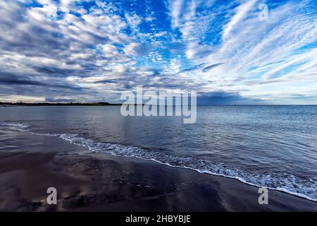 Dark Sand Beach, Evening Sky, Carne Beach, Wexford, Gerrans Bay, Penisola di Roseland, Irlanda Foto Stock