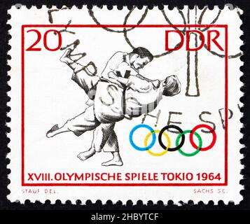 GDR - CIRCA 1964: Un francobollo stampato in GDR mostra Judo, 18th Giochi Olimpici, Tokyo 64, circa 1964 Foto Stock