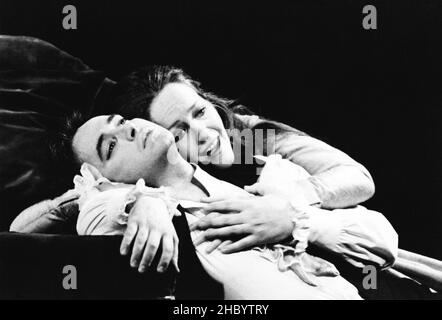 Jose Carreras (Werther), Frederica von Stade (Charlotte) a WERTHER di Massenet alla Royal Opera, Covent Garden, Londra WC2 21/01/1980 una co-produzione con l'inglese National Opera direttore: Colin Davis set design: Stefanos Lazaridis costumi: Michael Stennet regista: John Copley Foto Stock