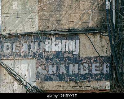 12 17 2021 Art Deco typography signboard of Office building Fort Bombay, Mumbai, Maharashtra, India. Foto Stock