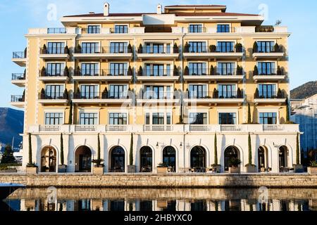 Hotel Regent in luce del sole a Porto. Montenegro Foto Stock