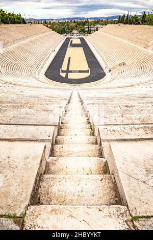 Vista verticale elevata attraverso lo Stadio Panathenaic ad Atene, Grecia. Foto Stock