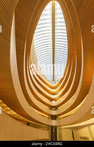 Zurigo, Svizzera - 15 novembre 2020: Interno della biblioteca legale dell'Università di Zurigo, Svizzera. Foto Stock