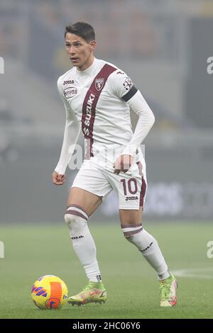 Stadio San Siro, Milano, 22 dicembre 2021, SASA Lukic (Torino FC) in azione durante Inter - FC Internazionale vs Torino FC - Calcio italiana Serie A match Foto Stock