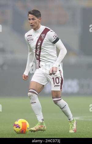 Milano, Italia. 22nd Dic 2021. SASA Lukic (Torino FC) in azione durante l'Inter - FC Internazionale vs Torino FC, Campionato italiano di Calcio A a Milano, Italia, Dicembre 22 2021 Credit: Independent Photo Agency/Alamy Live News Foto Stock