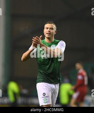 Easter Road Stadium, Edinburgh.Scotland UK.22nd Dec 21 Hibernian vs Aberdeen Cinch Premiership Match. Hibs Goal Hero Ryan Porteous Credit: eric mccowat/Alamy Live News Foto Stock