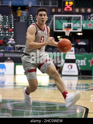 22 dicembre 2021 - la guardia del cardinale di Stanford Michael o'Connell #5 guida la corsia durante una partita tra i cowboys del Wyoming e lo Stanford Cardinal durante il Diamond Head Classic alla simplifi Arena al Centro Stan Sheriff di Honolulu, HI - Michael Sullivan/CSM Foto Stock