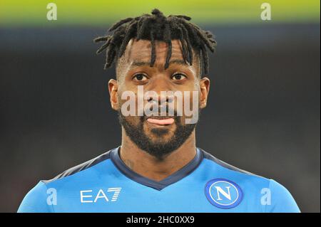 Napoli, Italia. 22nd Dic 2021. Frank Anguissa giocatore di Napoli, durante la partita della Serie Italiana A tra Napoli e Spezia risultato finale Napoli 0, Spezia 1, partita disputata allo Stadio Diego Armando Maradona. Napoli, Italia, 22 dicembre 2021. (Foto di Vincenzo Izzo/Sipa USA) Credit: Sipa USA/Alamy Live News Foto Stock