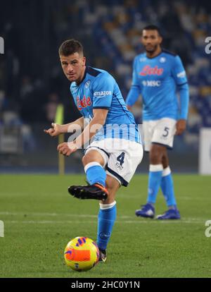 Napoli, Campania, Italia. 22nd Dic 2021. Durante la serie Italiana Una partita di calcio SSC Napoli vs FC Spezia il 22 dicembre 2021 allo stadio Diego Armando Maradona di Napoli.in foto: Diego Demme (Credit Image: © Fabio Sasso/ZUMA Press Wire) Foto Stock